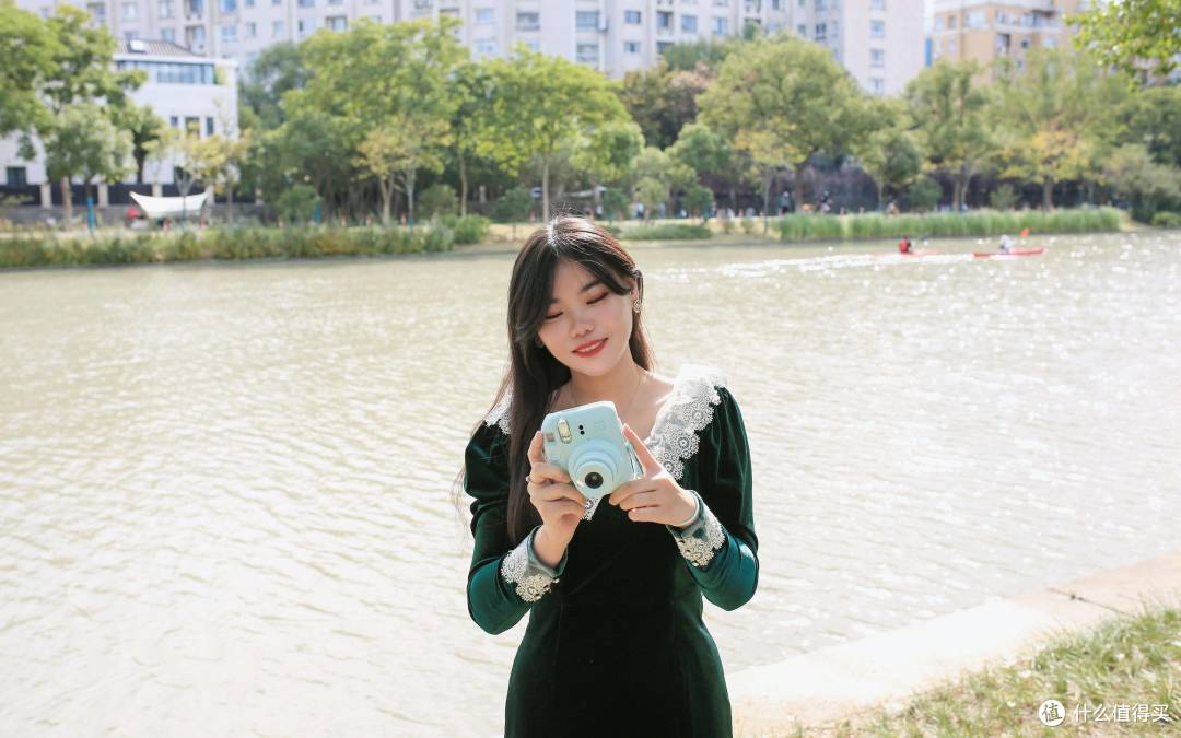 女孩们的摄影魔法：当仪式感遇上拍立得，生活的每一刻都值得被珍藏