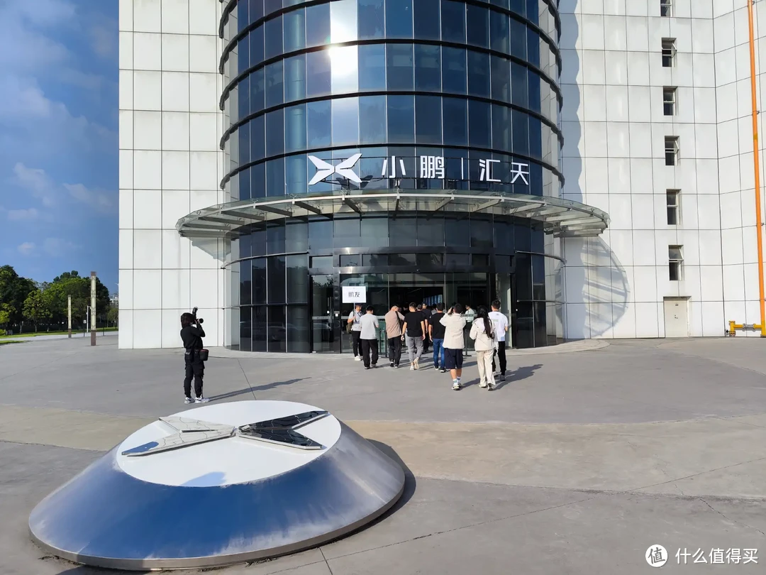 小鹏1024黑科技满满,智驾新车飞行器机器人全面亮相!