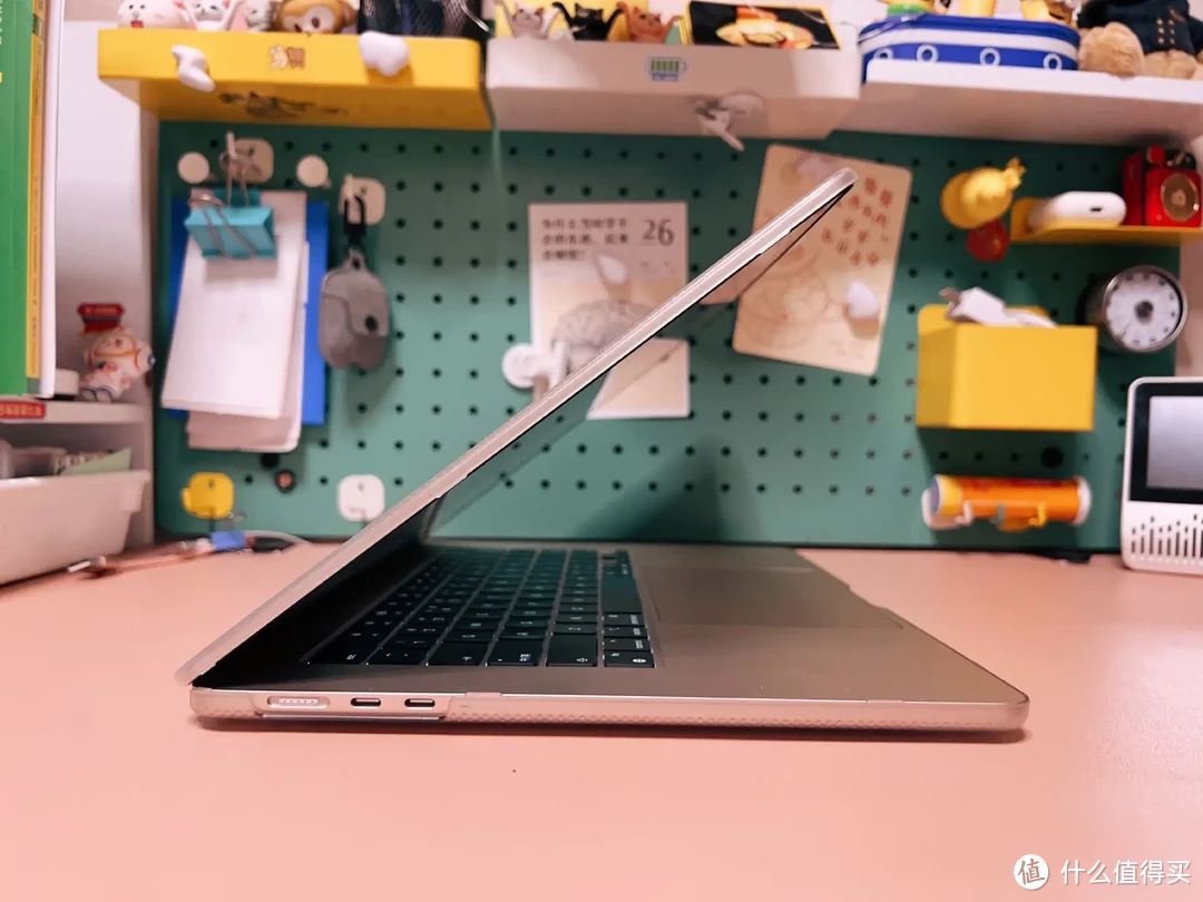 我也没想到MacBookAir居然啥也没有啊，没办法只能自费买了这些刚需外设