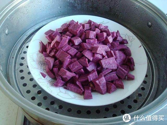 紫薯馒头怎样才能颜色鲜艳？简单两个小窍门，馒头就鲜艳了！