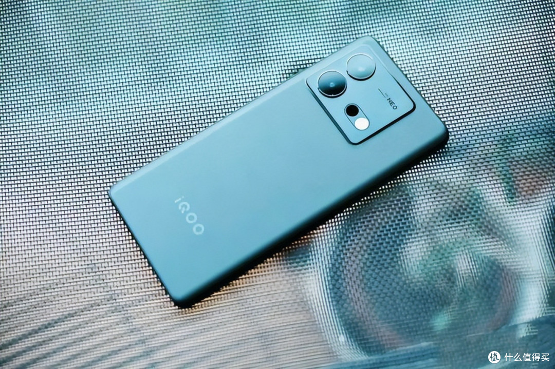 vivo没有性价比?16g 512g 120w 5000mah,iqooneo8pro直降880元