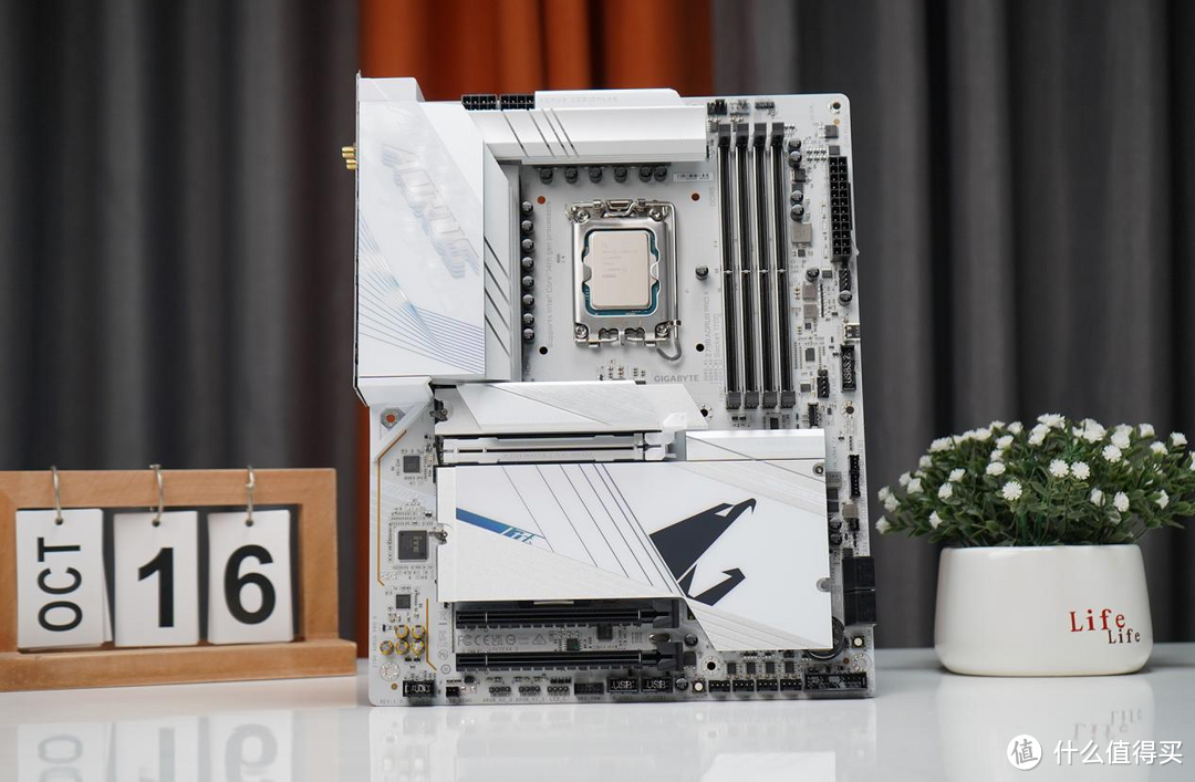 5ghz,turbo boost max 3.0最高频率5.6ghz;e-core基础频率为2.