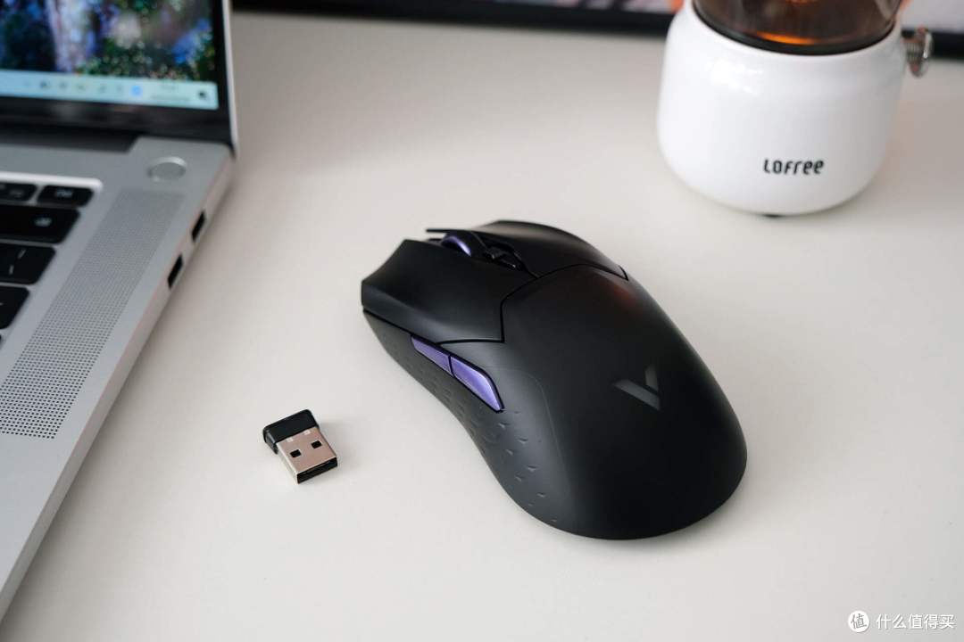 雷柏vt3s鼠标采用了市面上常见的七键设计,有左右键,滚轮中键,以及dpi