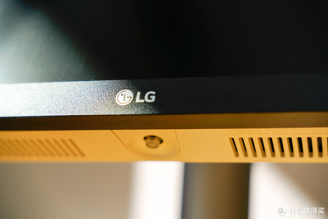 双十一种草，2000价位内设计显示器——LG 27UP850N开箱