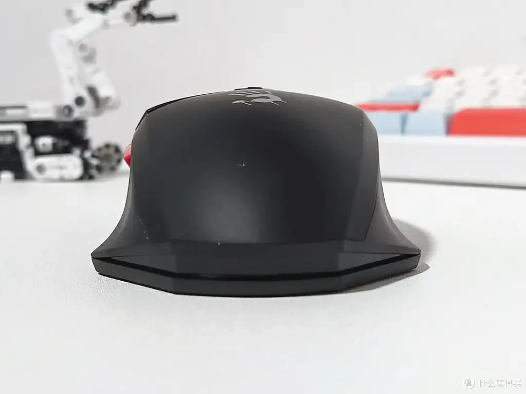按键可直调回报率和LOD——血手幽灵V8M Max Mini RGB轻量化游戏鼠标体验