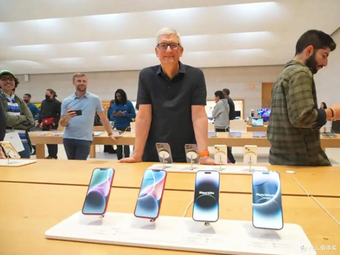 iPhone15被华为打趴下?库克:不好意思,销量又涨了,利润又多了
