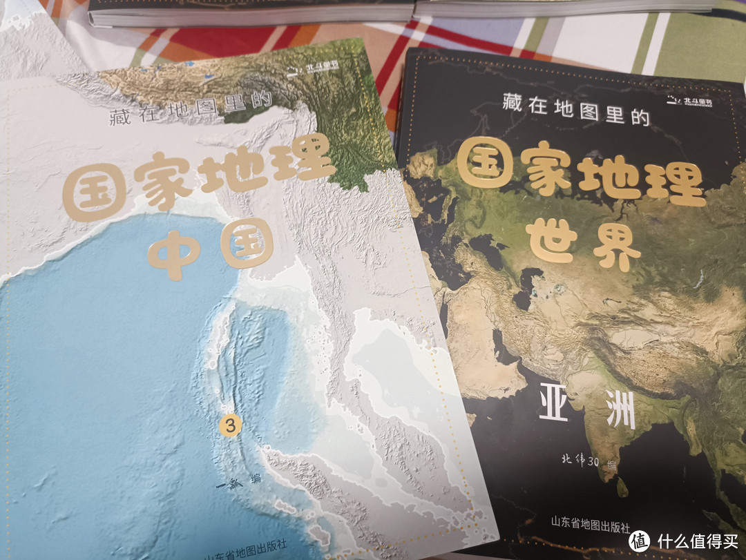 跟着《藏在地图里的国家地理》这本书，去感受：山河的壮观、星辰的美丽！脚走不到的地方，心可以到达！