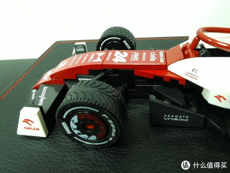 铖品记丨这阿尔法·罗密欧F1赛车积木，到底有多少细节？