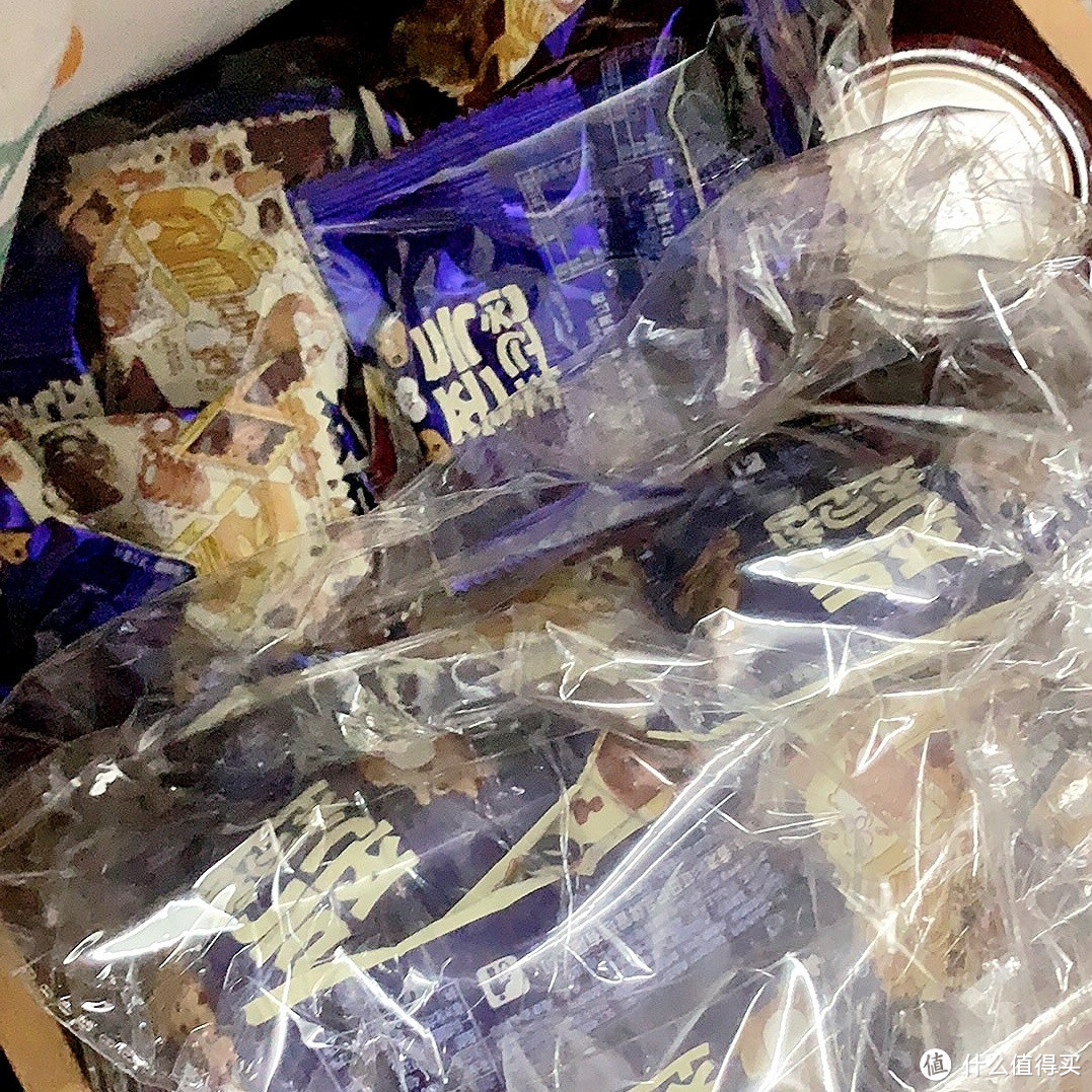 太古屋巧克力味雪花酥饼干可可奶芙牛轧糖，超值零食组合推荐！