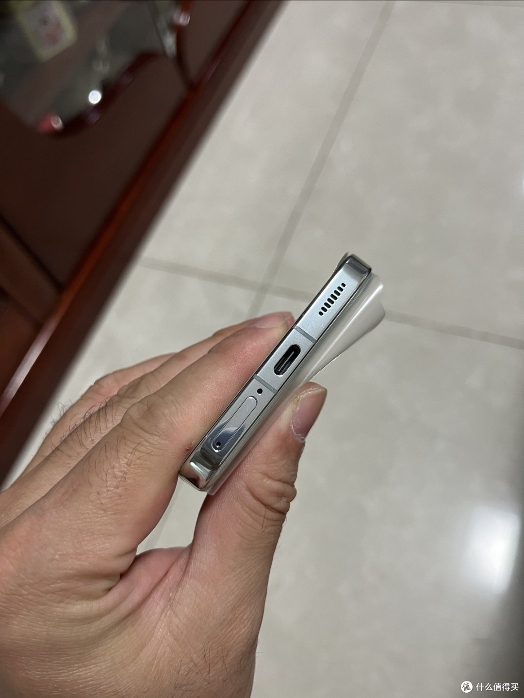 这侧面还挺亮 时间长了估计没苹果的好