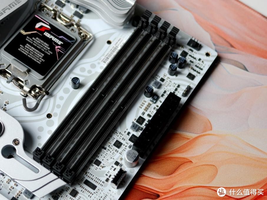i7-14700K最值?龙神三代+七彩虹4070 Ti火神 “黑火”风装机实测