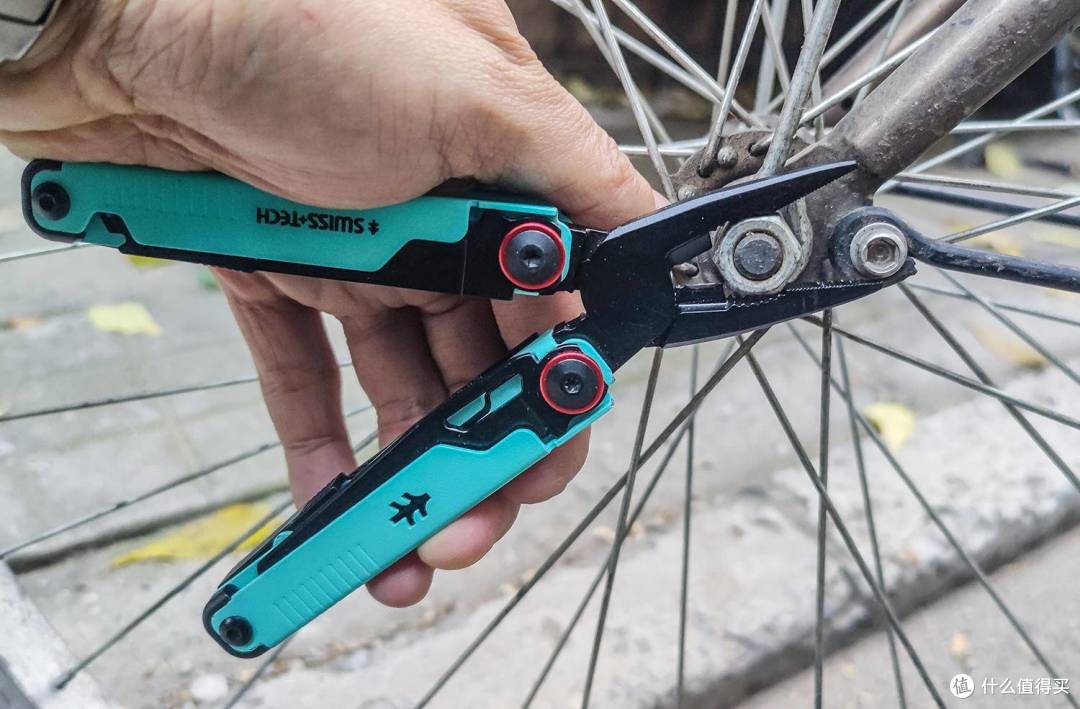 便利生活、钳来相助:SWISS-TECH变色龙工具钳