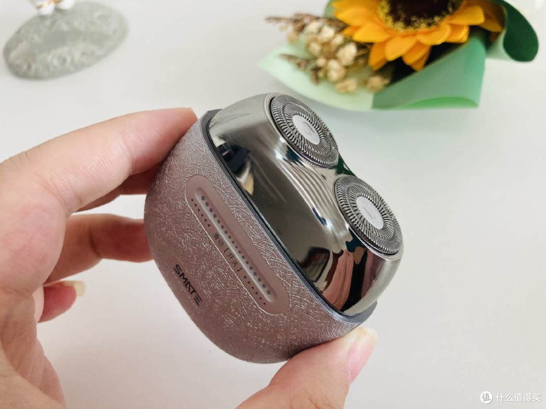 女生送男友有颜值又实用的礼物,须眉硬糖派便携剃须刀