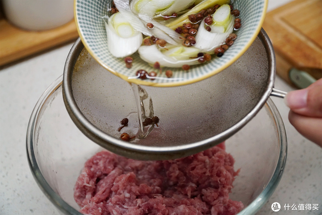 立冬传统吃饺子，明日立冬，我家最馋这个馅，咬一口真香到家了