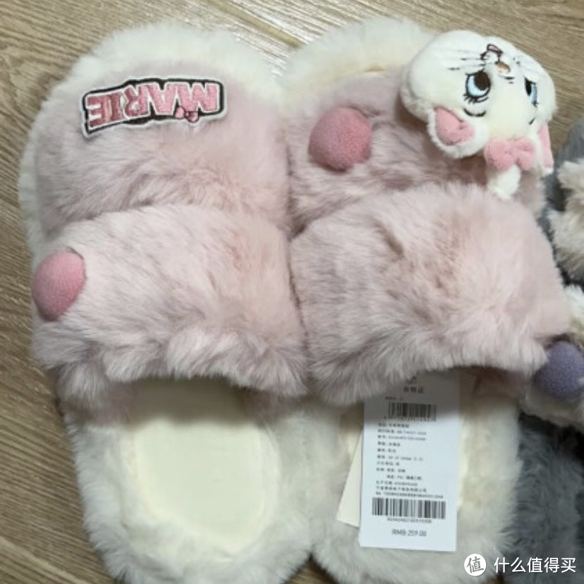 毛绒棉拖鞋:温暖与舒适的脚底诗篇
