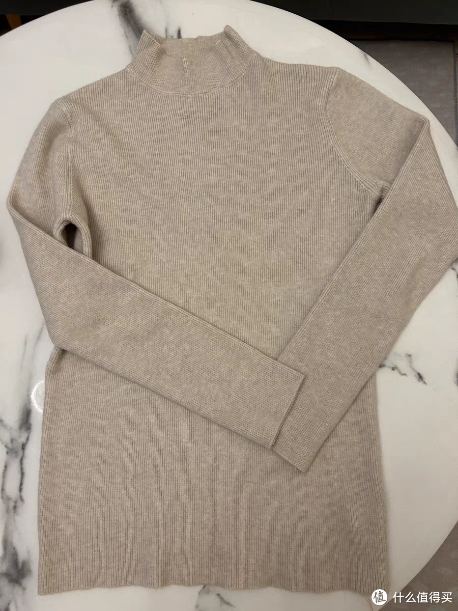 鄂尔多斯市产100%纯羊绒衫，让你在寒冷的冬天里感受到无与伦比的温暖和舒适。