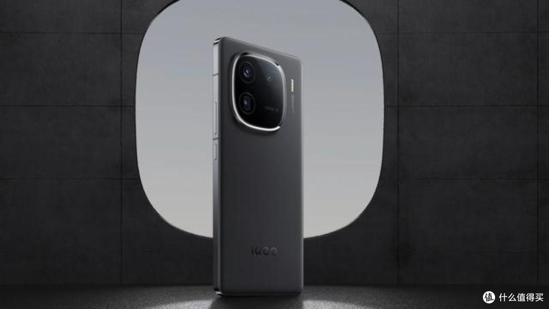 iOQO12震撼发布!12GB+256GB售价仅需3999元,全新游戏巨头登场!