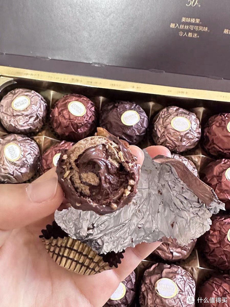 ￼￼费列罗（FERRERO）榛果威化黑巧巧克力制品 喜糖零食节日礼物 24粒