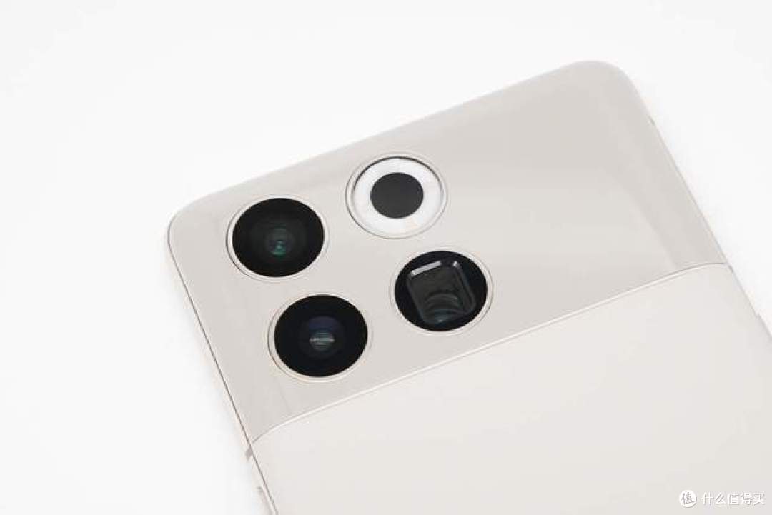 “超大号车钥匙”?66W快充大容量,蔚来 NIO Phone 手机评测