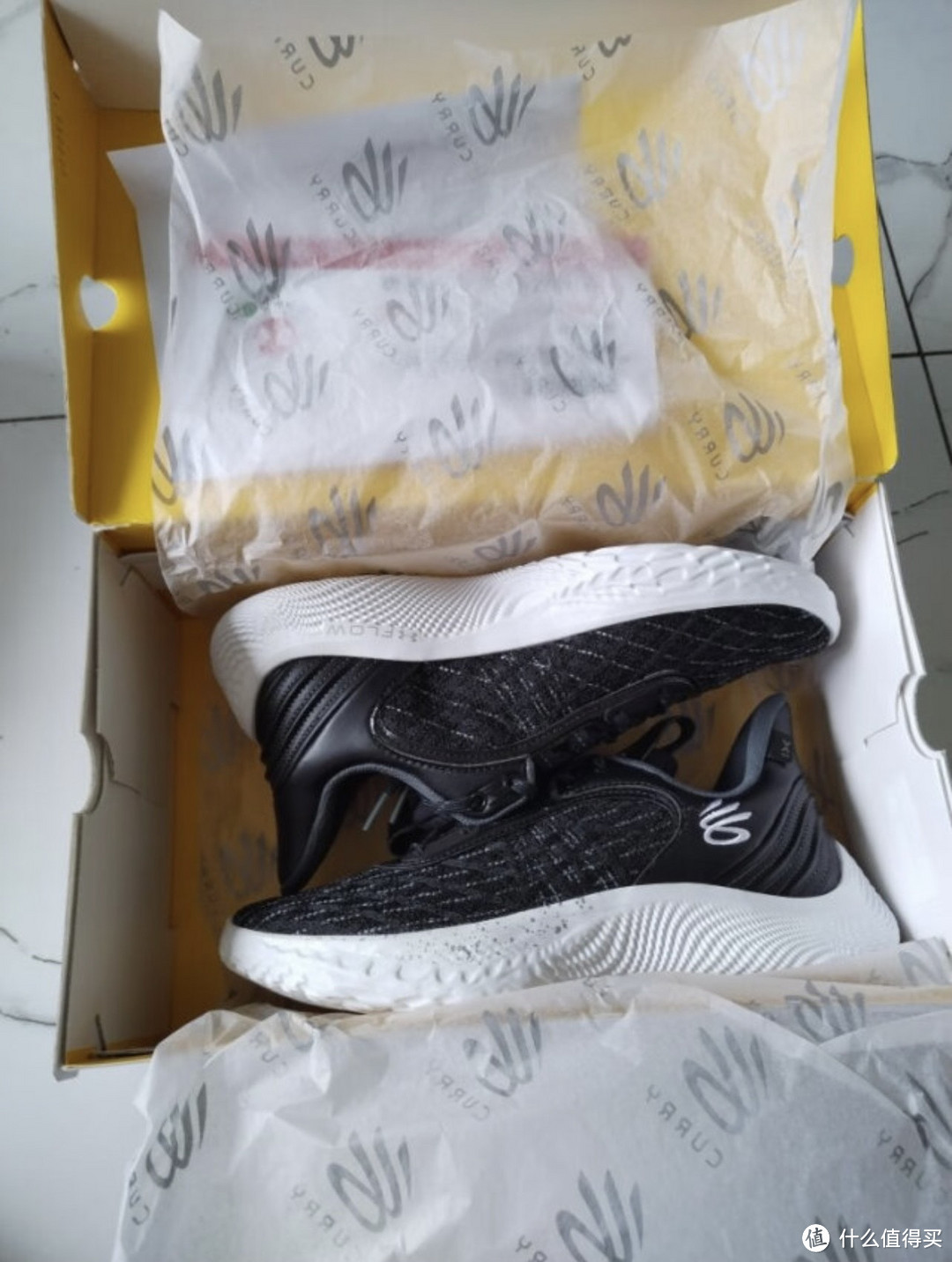 安德玛(Under Armour):库里Curry Flow 9篮球鞋,助你成为球场上的明星"