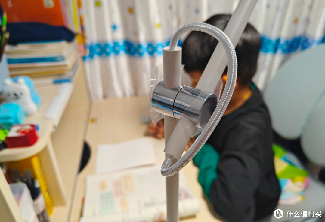 改善用眼环境提升孩子学习兴趣，既好用又好玩的护眼台灯书客L1