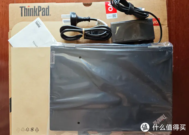 不愧是”能文能武“的办公生产力！ThinkPad T14P开箱指南