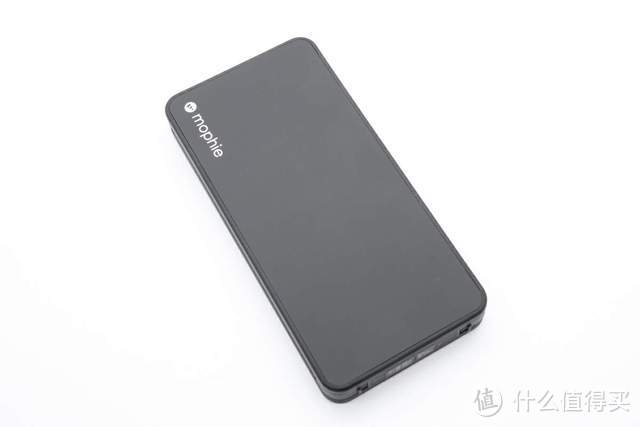 iPhone 15 Pro 尺寸设计，边充边放更自在，mophie powerstation plus 移动电源评测