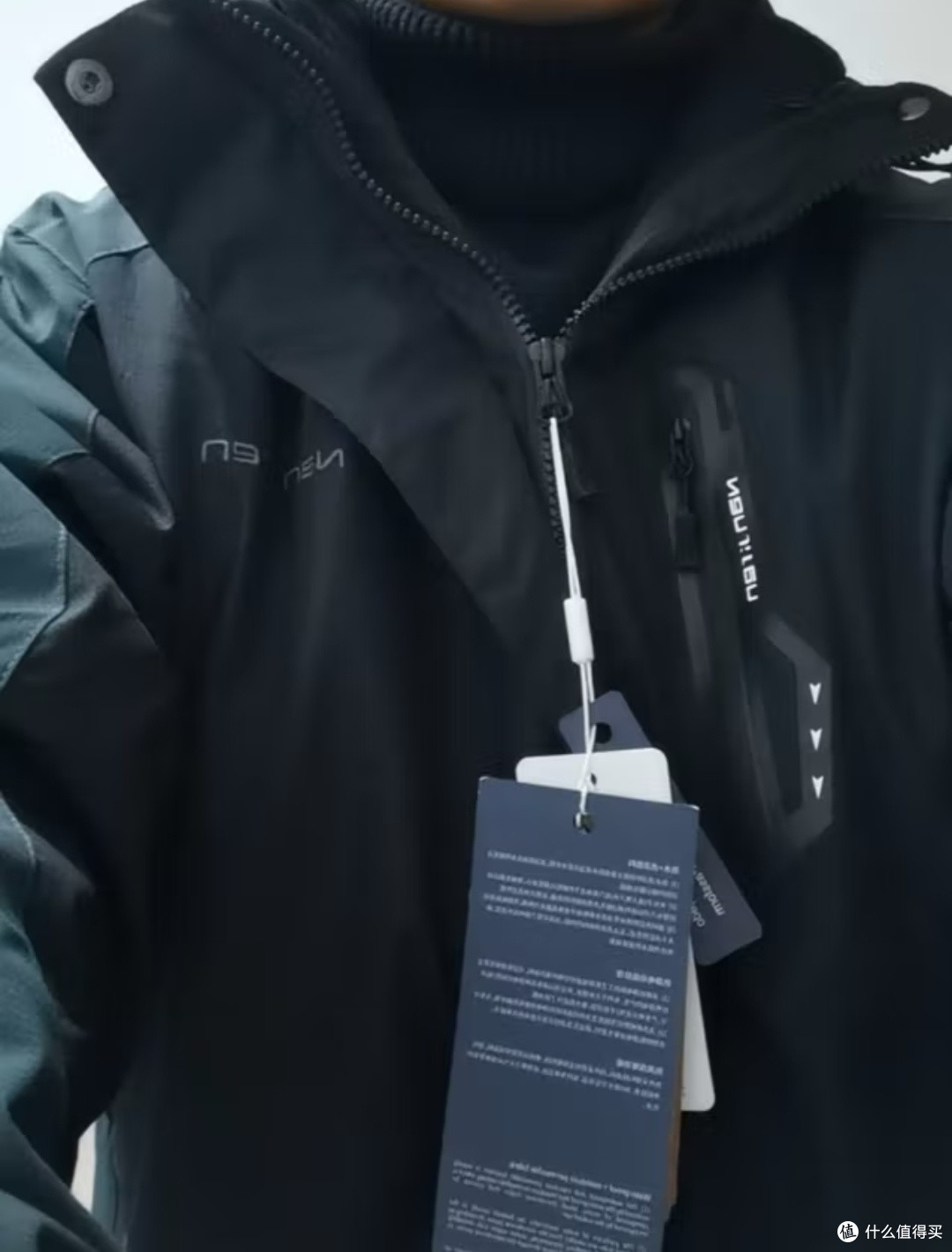 下雪了给我我爱的人买一款冲锋衣。