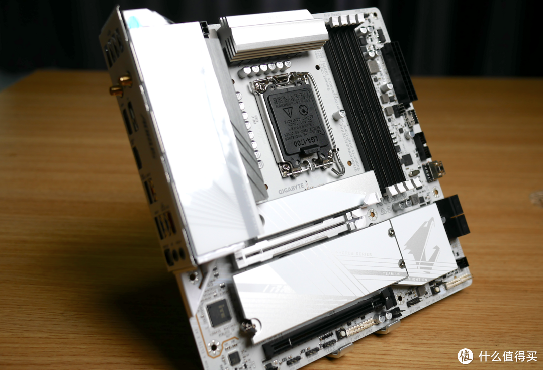 技嘉B760M AORUS ELITE X AX，纯白PCB，白色装机方案首选