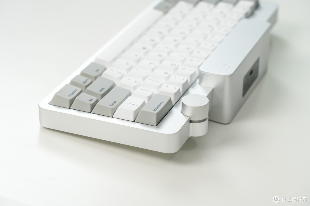 铝厂又整新花样:IQUNIX Tilly 60全金属客制化键盘
