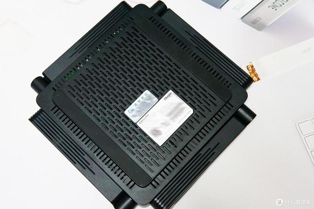8颗独立信号放大器,150平方信号无死角!锐捷X32 PRO路由器体验