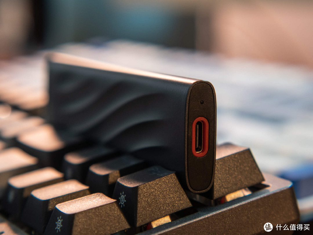 联想移动固态硬盘PS9:速度飙升至1076MB/s,全金属抗摔!