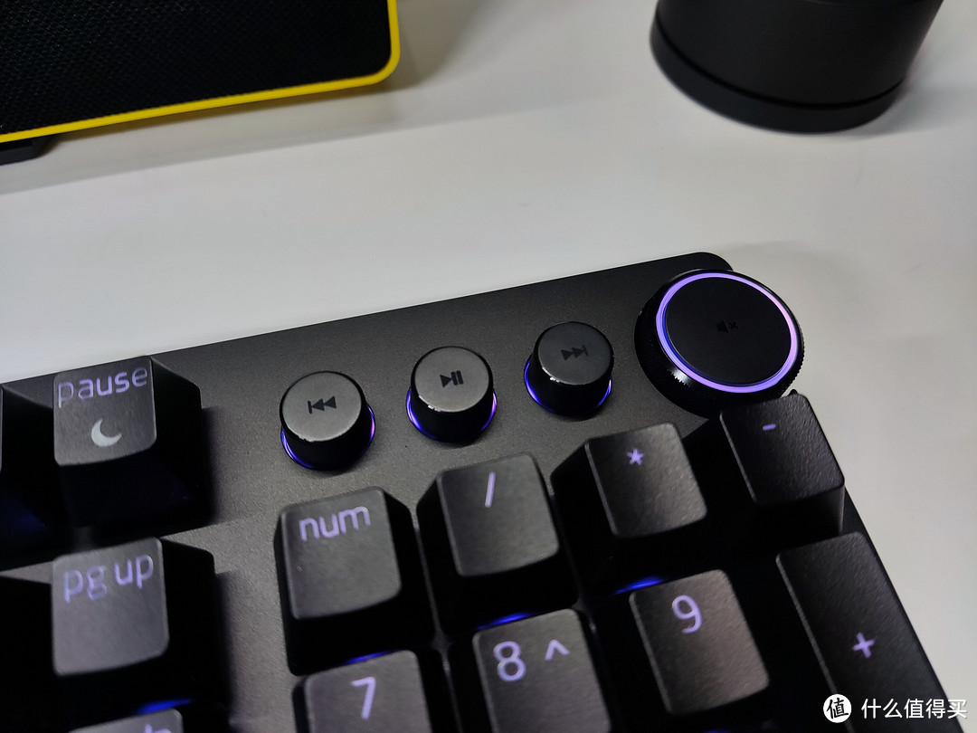 近乎零延迟的键盘，光速触发助力游戏——雷蛇猎魂光蛛V2机械键盘