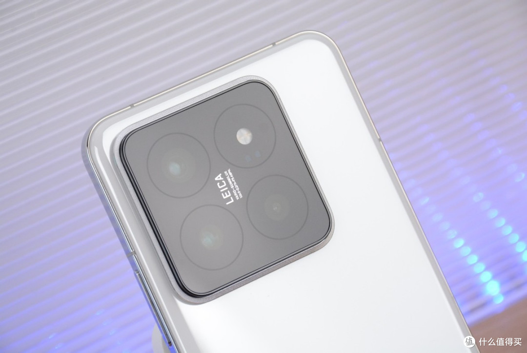 覆盖14mm-75mm焦段,主摄支持高像素模式,创造虚拟2x镜头,实现更为连贯
