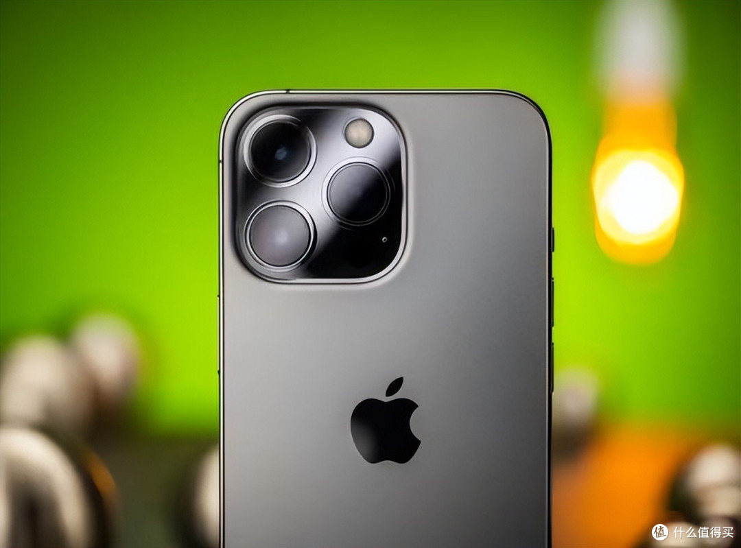iPhone 15：划时代的智能机皇