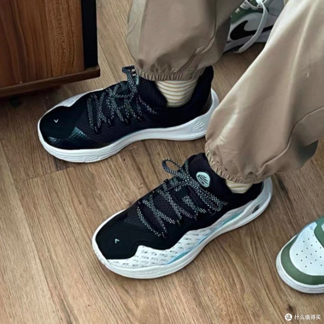 安德玛库里 11 球鞋:顶级配置,带你畅享比赛快感