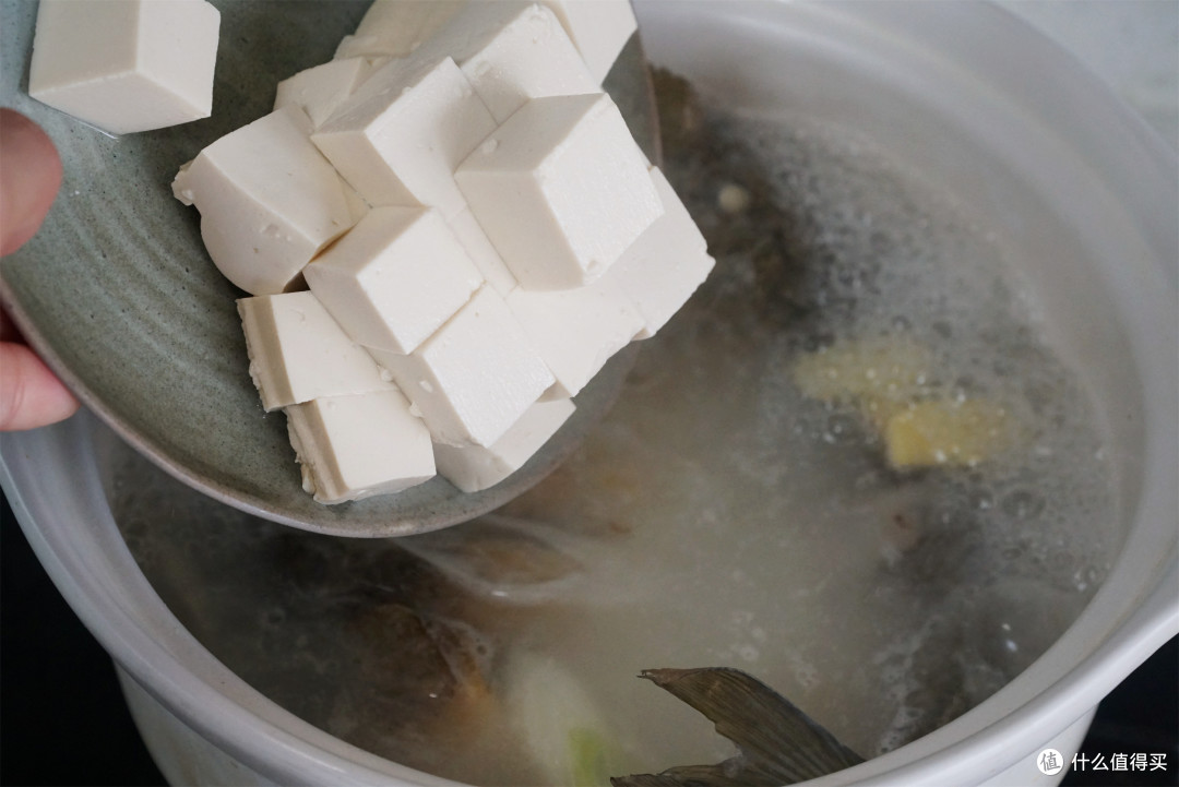 钙是“生命基石”,入冬后,记住这5样高钙食物,身体硬朗过寒冬