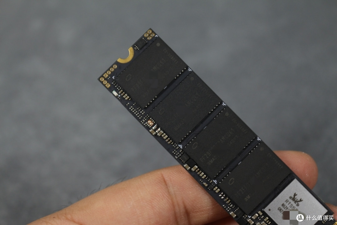 容量总计1tb,而主控是瑞昱的rts5772dl,最高读写速度5000mb/s,支持