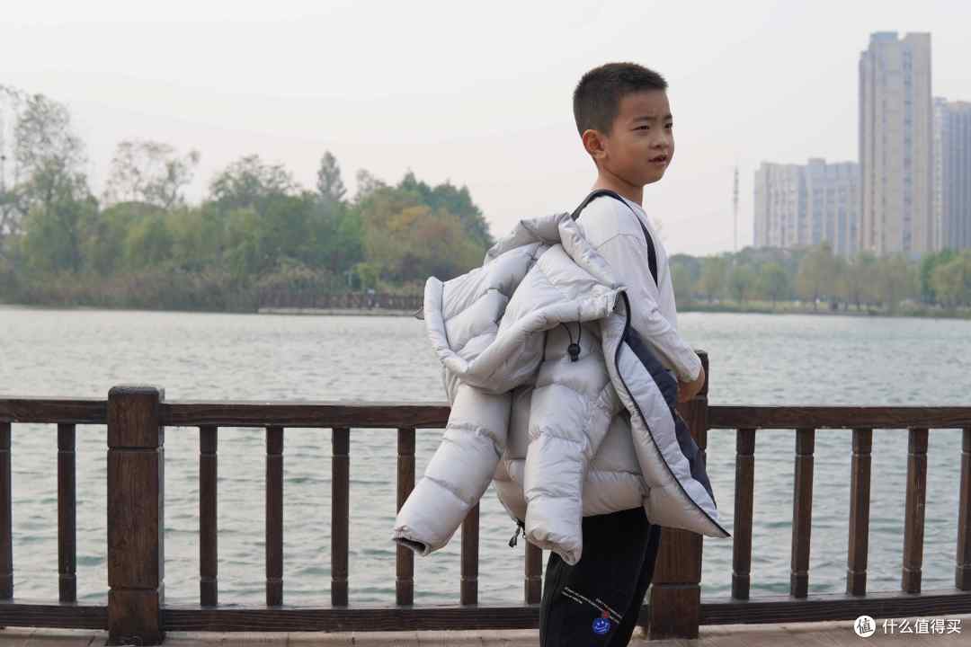 冬季御寒首选,推荐这件轻便保暖舒适耐磨的天石鹅铠甲羽绒服