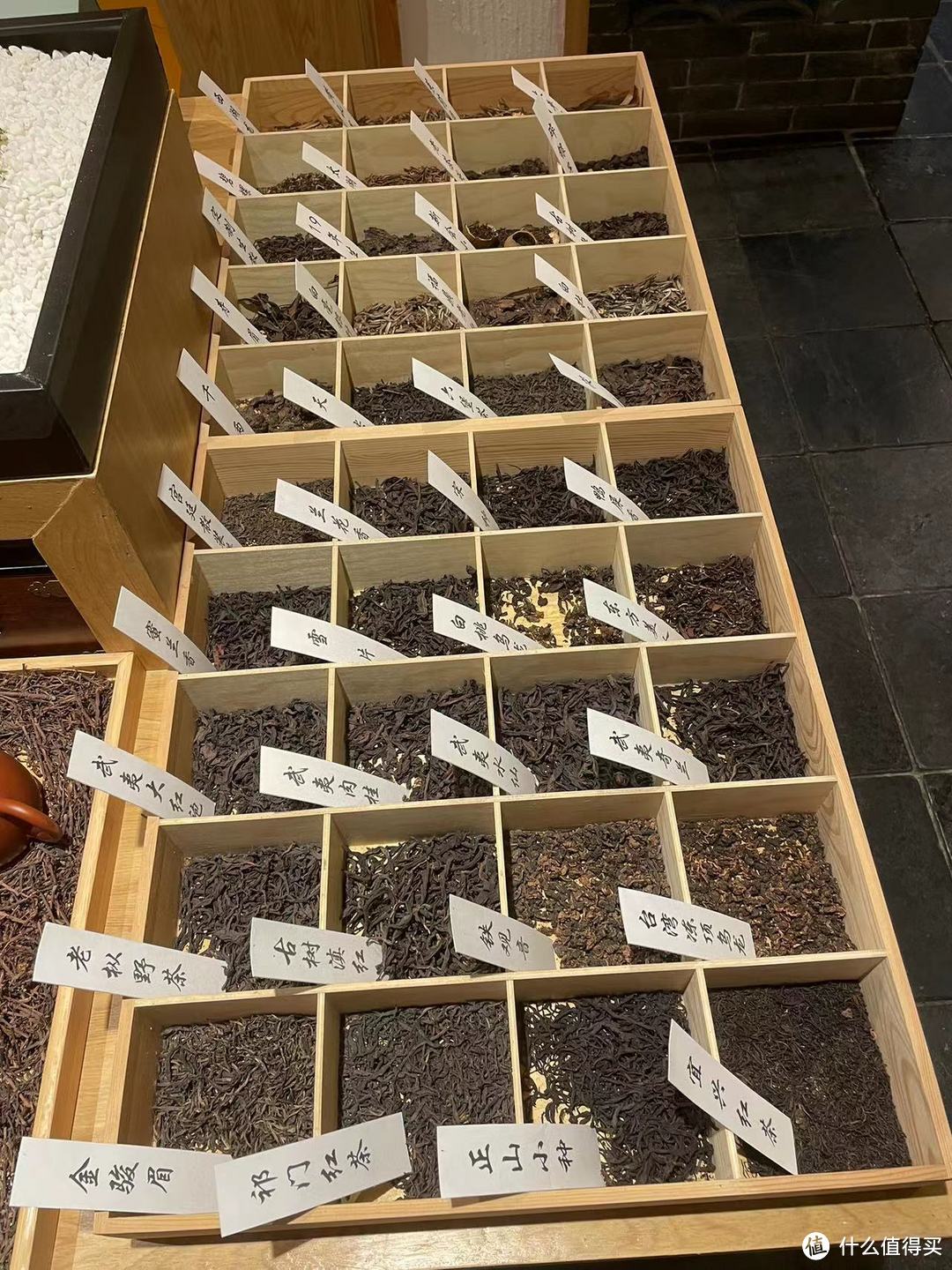 从茶园到茶杯：了解茶叶的种类、挑选与保存