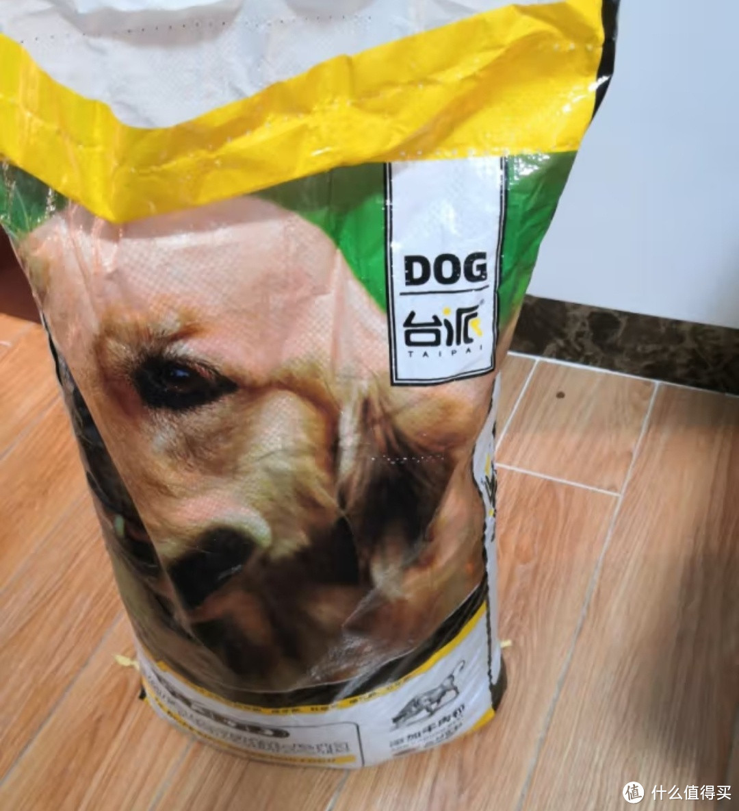 比瑞吉出品爱不将就系列中大型小型犬犬粮。