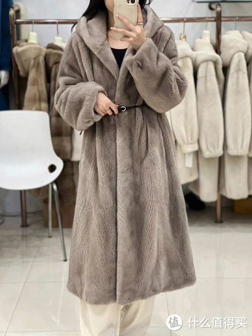貂皮大衣：冬日里的时尚必备