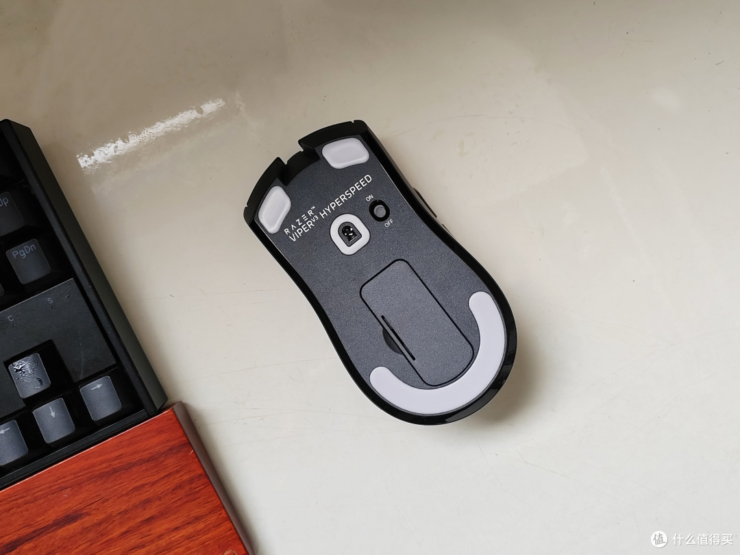 雷蛇毒蝰 V3 极速版游戏鼠标：重新定义电竞的轻量化王者