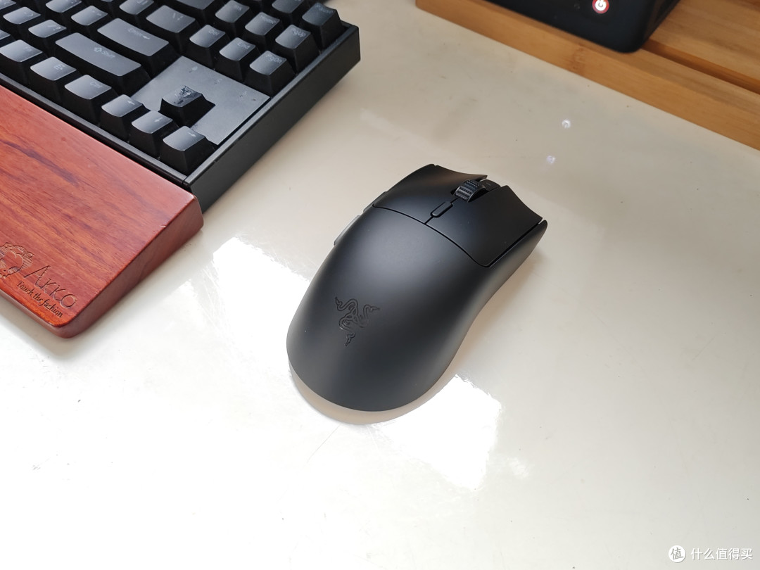 雷蛇毒蝰 V3 极速版游戏鼠标：重新定义电竞的轻量化王者