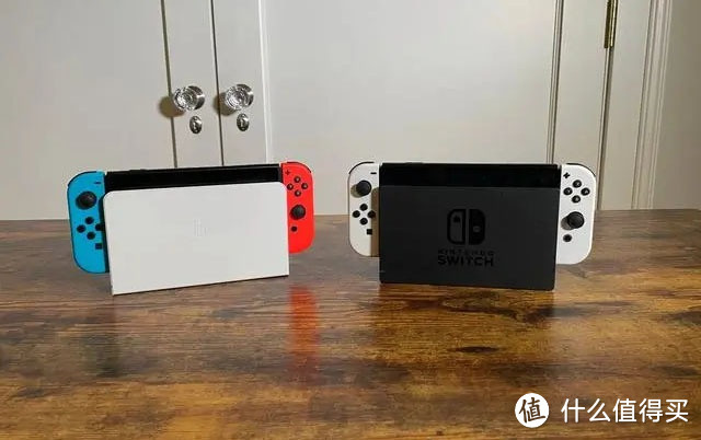 任天堂 Switch OLED游戏机评测：更大、更好的显示屏和出色的支架