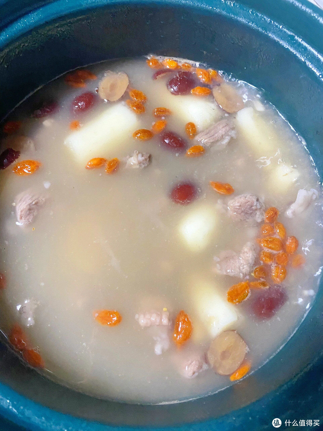煲汤了吗健脾养胃   搭配山药粉粉糯糯的口感，这款汤不仅美味可口，而且营养丰富。