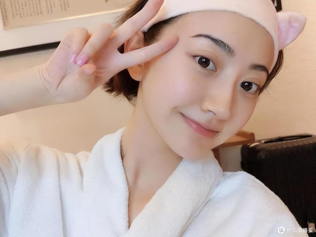 女生护肤时,如何正确清洁脸部皮肤?心三源
