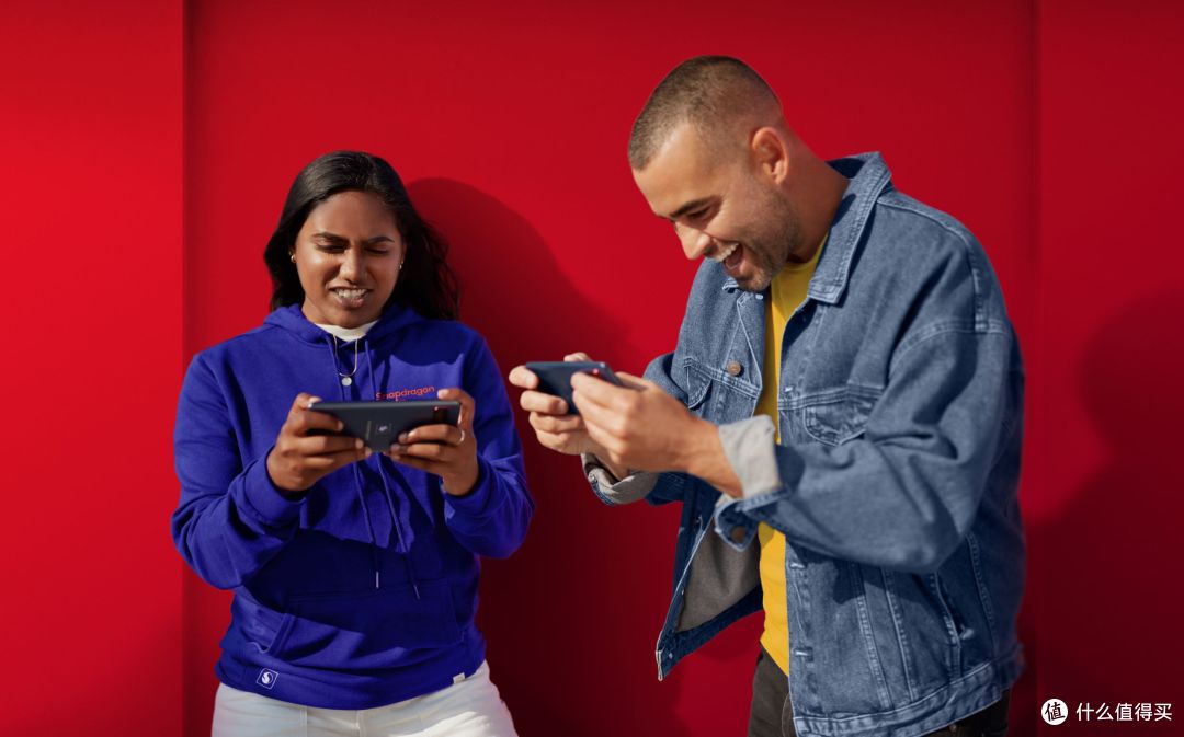 Snapdragon-People-Gaming-Together.jpg