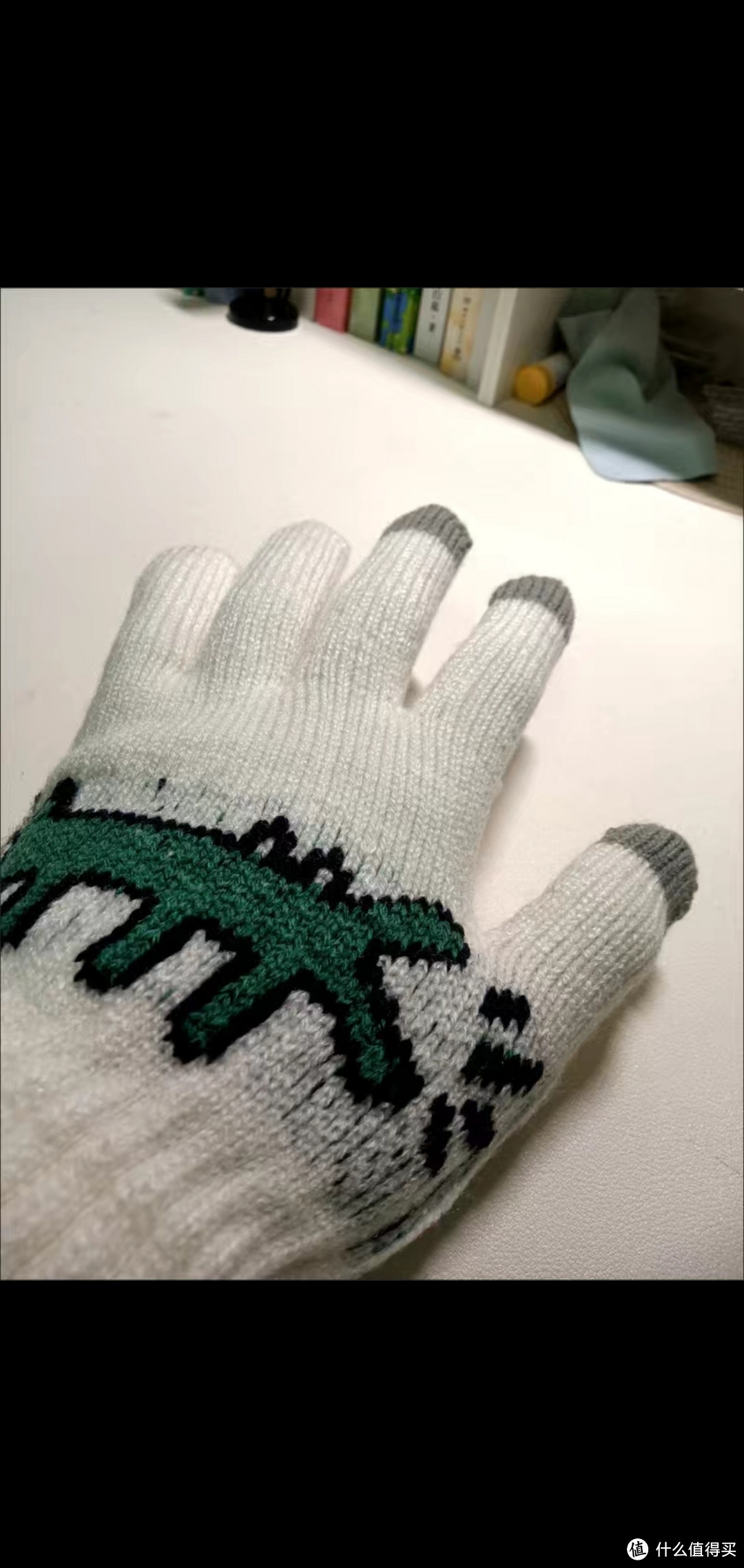 小恐龙图案毛线编织手套:保暖触屏设计与可爱造型