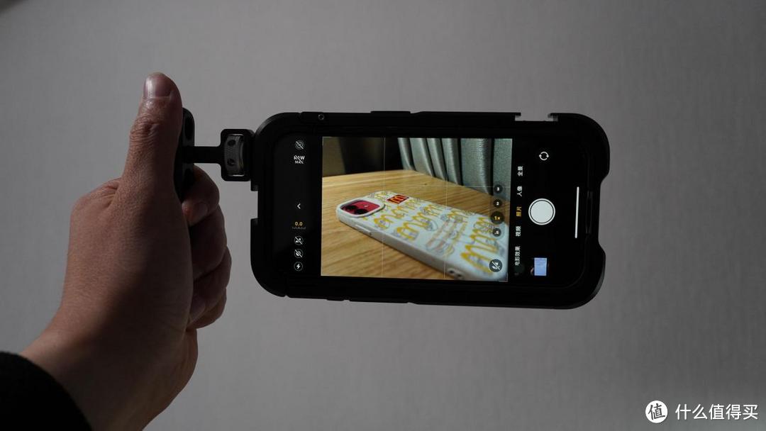 “纽尔金属兔笼”让iPhone15 Pro拍摄能力再上一个台阶